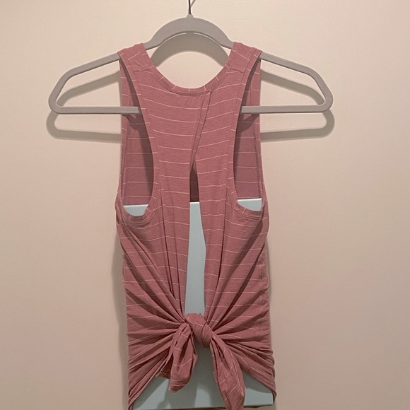 Lululemon 'All tied up' Tanks - Picture 5 of 5